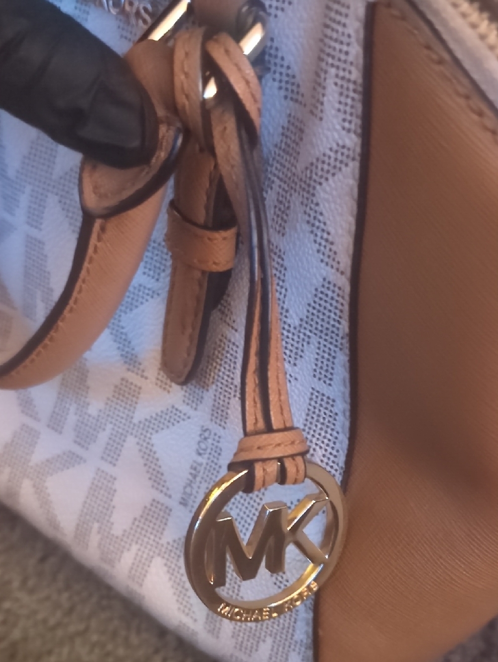Michael Kors Hand / Crossbody Purse - Picture 9 of 14